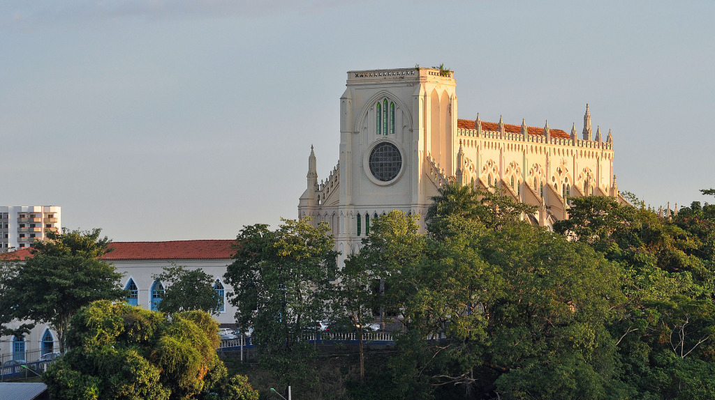 Degraus e paredes da igreja da Nossa Senhora do Bom Despacho têm pedra canga.