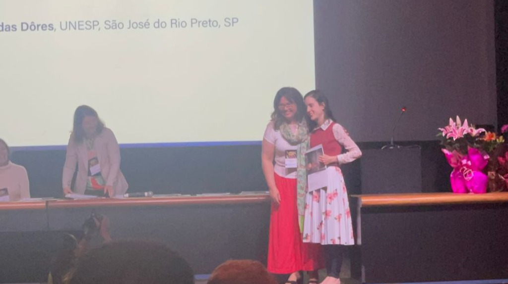 Victória J. da Silva Muller recebe o prêmio Paulo Sodero Martins de melhor trabalho em Genética Evolutiva no Congresso Brasileiro de Genética 2023