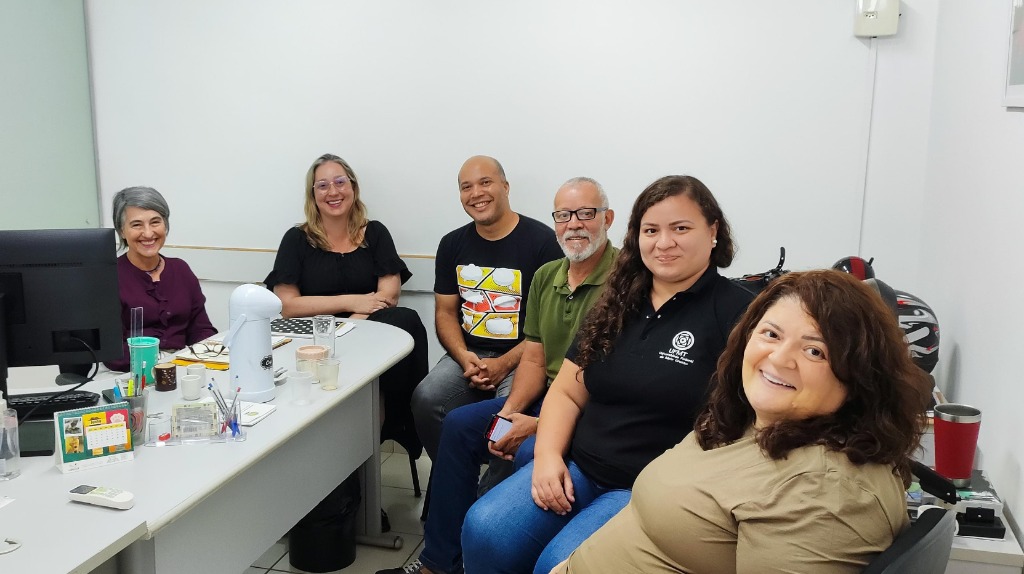 Comissão de Análise e Implantação do PGD e servidores da SEDH em reunião