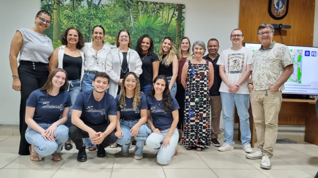 Comissão de Revitalização do campus da UFMT reunida no Gabinete da Reitoria